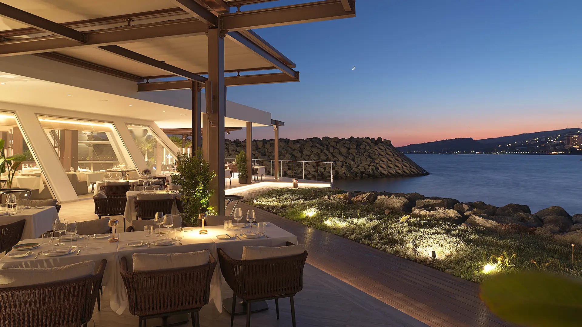 Beautifully set dining table at Casa Limone